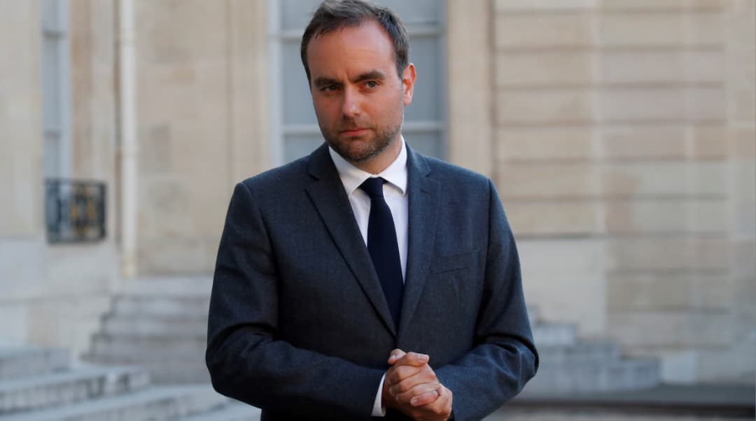 Cambio de mando en Francia: Lecornu asume en un Parlamento dividido y tenso