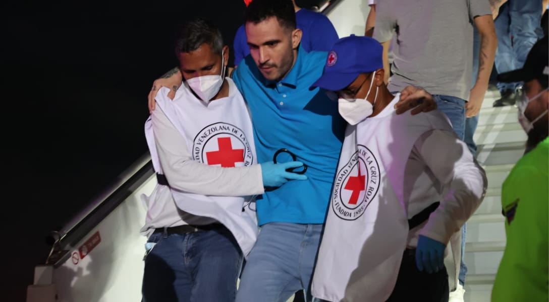 252 venezolanos rescatados denuncian torturas físicas y verbales ante la Cruz Roja