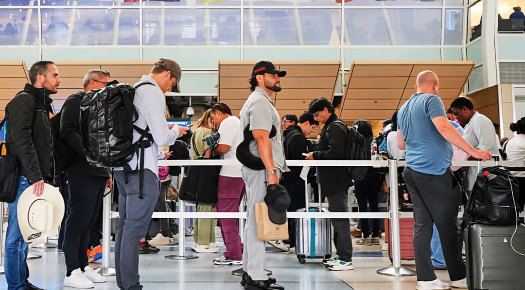 ¿Qué está espantando a los turistas internacionales de Estados Unidos?