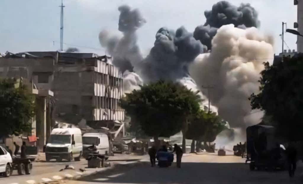 Israel intensifica ofensiva en Gaza y ataca sede de ayuda médica