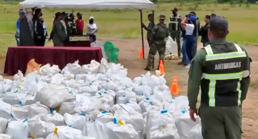 Golpe al crimen organizado: toneladas de drogas convertidas en cenizas en Amazonas