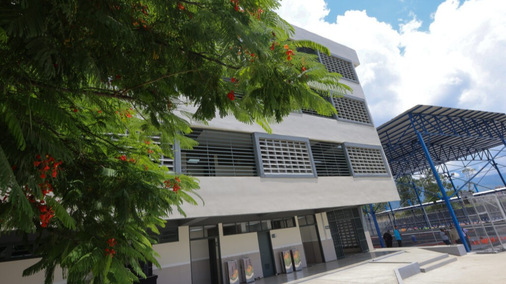 ¡Increíble lo que pasó en colegios de Caracas, Miranda, La Guaira y Portuguesa!