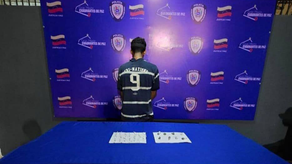 ¡Capturados por posesión de drogas!