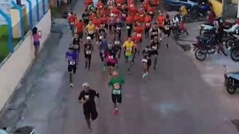 ¡Un hombre alcoholizado corre 8 km y recibe una medalla!