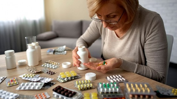 Millones de personas en riesgo por automedicarse