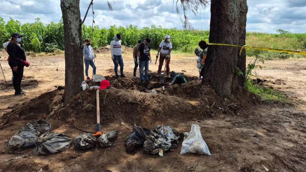 Descubren cementerio clandestino en México