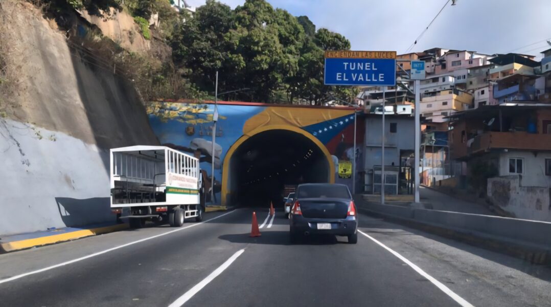 El túnel El Valle se convirtió en escenario de un siniestro vial