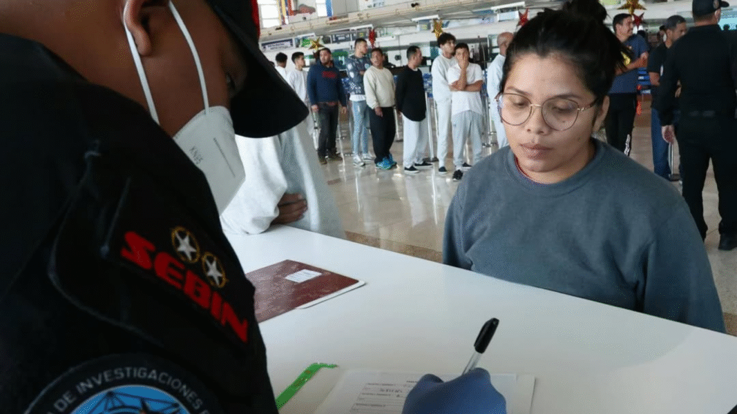 ¿Cómo fue recibido el nuevo grupo de venezolanos repatriados desde EE.UU.?