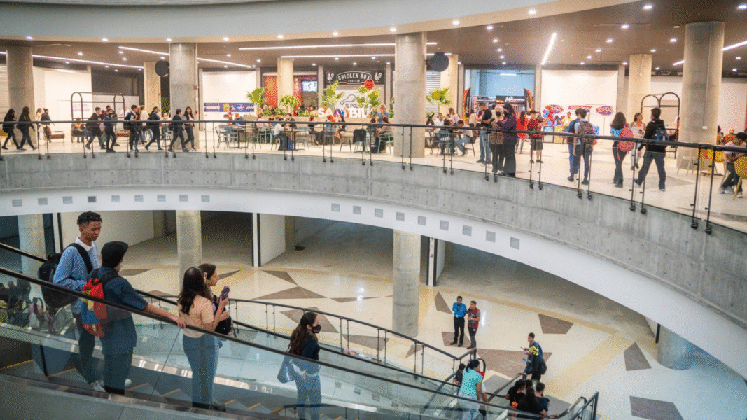 ¿Prohibido grabar en centros comerciales? Cavececo responde a polémica sobre creadores de contenido