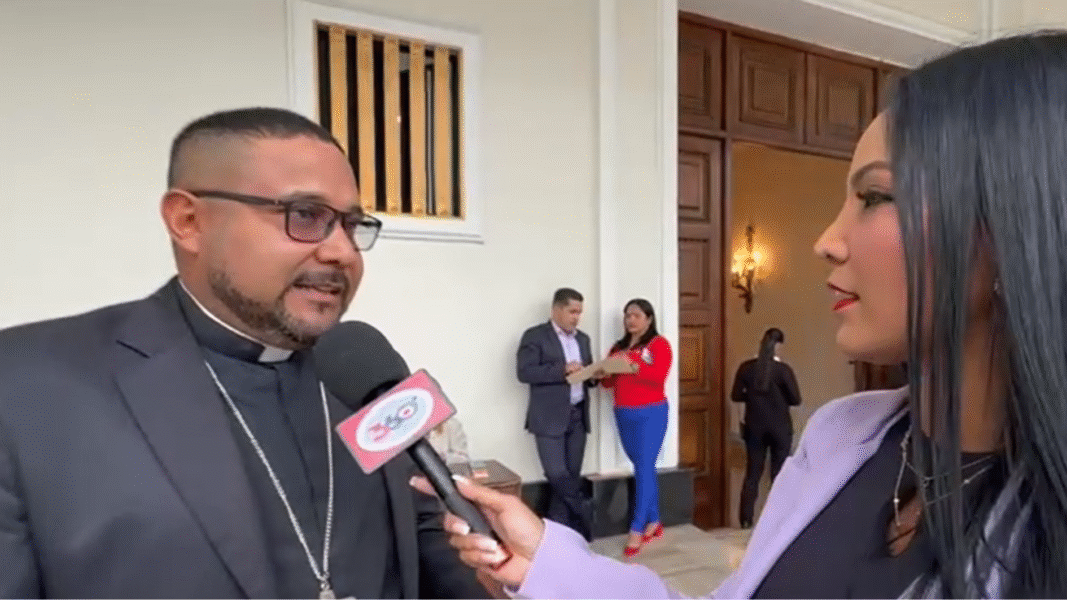 Padre Gabriel Henríquez y diputados destacan fe y soberanía en la Asamblea Nacional