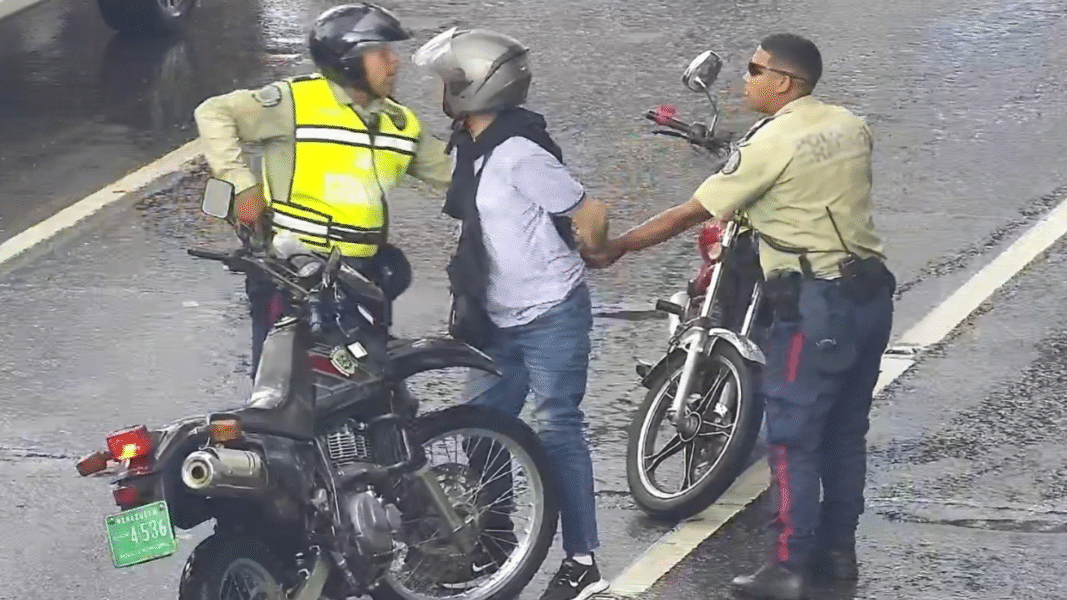 PoliChacao captura en flagrancia a peligroso ladrón de celulares en El Rosal