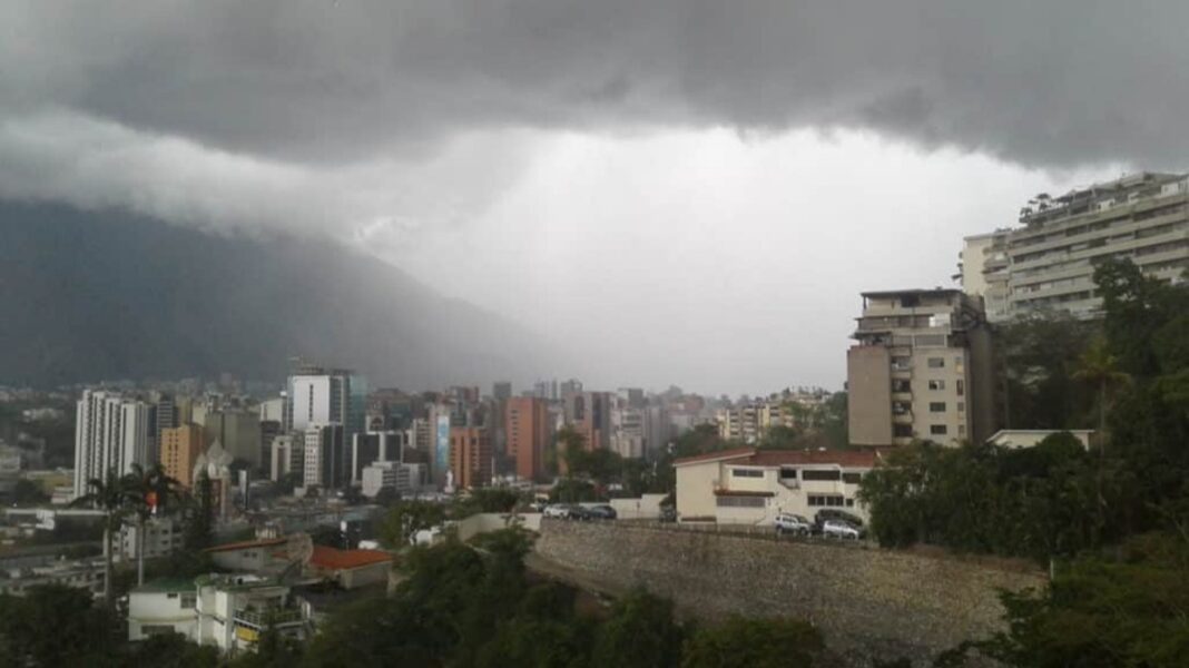 Chubascos y actividad eléctrica en varios estados del país