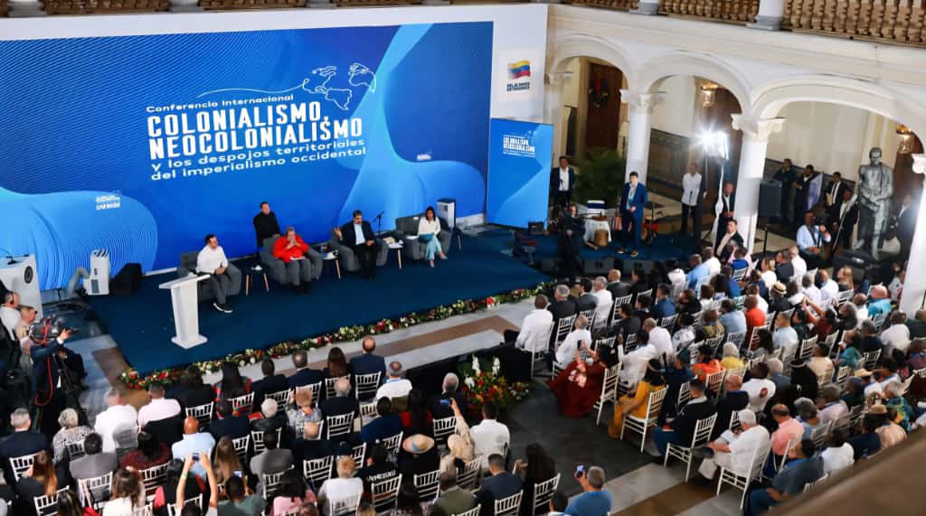 Clausuran histórica conferencia internacional sobre colonialismo y despojos territoriales