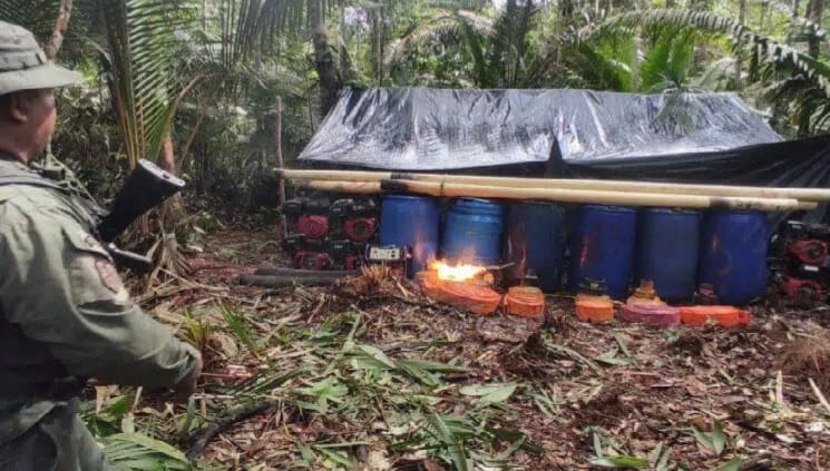 Operación Neblina 2025: incautan embarcaciones y equipos de narcotráfico