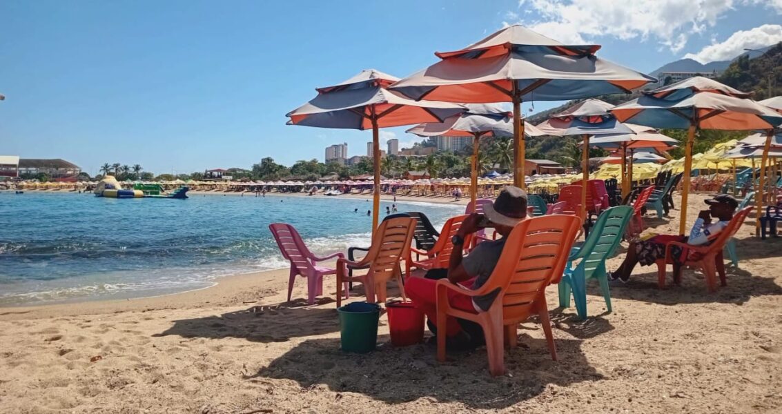 Del caos a la calma: las playas guaireñas reabren tras el mar de fondo