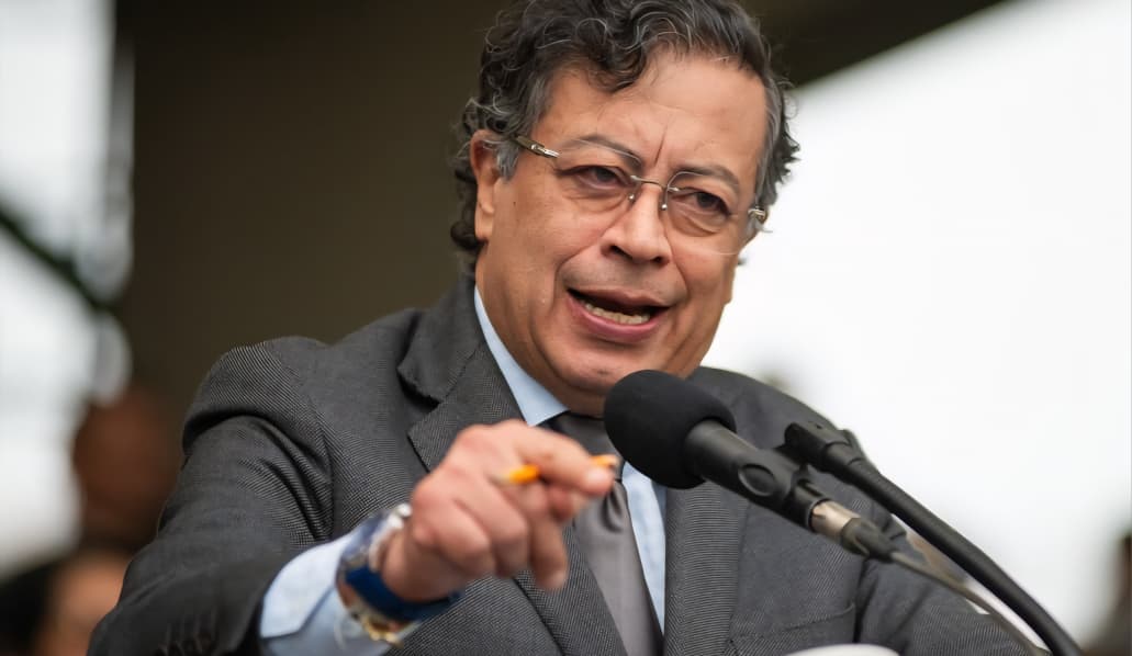 Petro denuncia: ‘Eso es un crimen de guerra’ tras bombardeos de EE.UU.