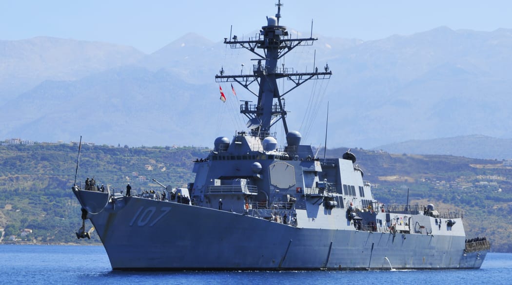 El USS Gravely levanta anclas y se retira del Caribe