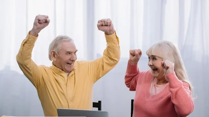¡Atención pensionados! Comienza la entrega del Bono de Guerra Económica
