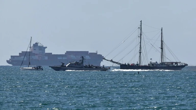 Armada israelí encierra a 473 activistas de la Flotilla Global Sumud