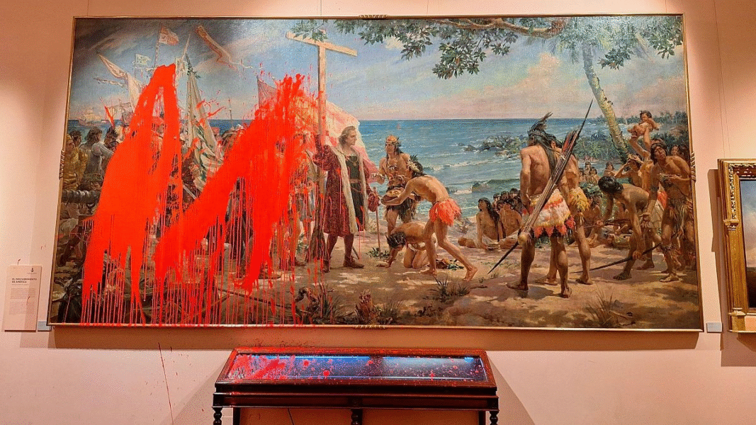 Activistas tiñen de rojo el homenaje a Colón