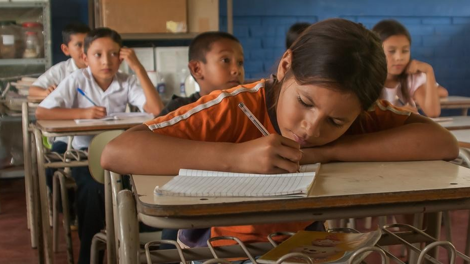 El Salvador prohíbe el lenguaje inclusivo en las escuelas