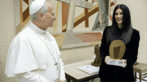 Laura Pausini papa León