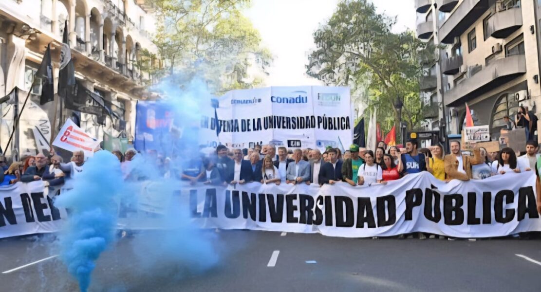 ¿Por qué las universidades públicas de Argentina iniciaron paro de 72 horas?