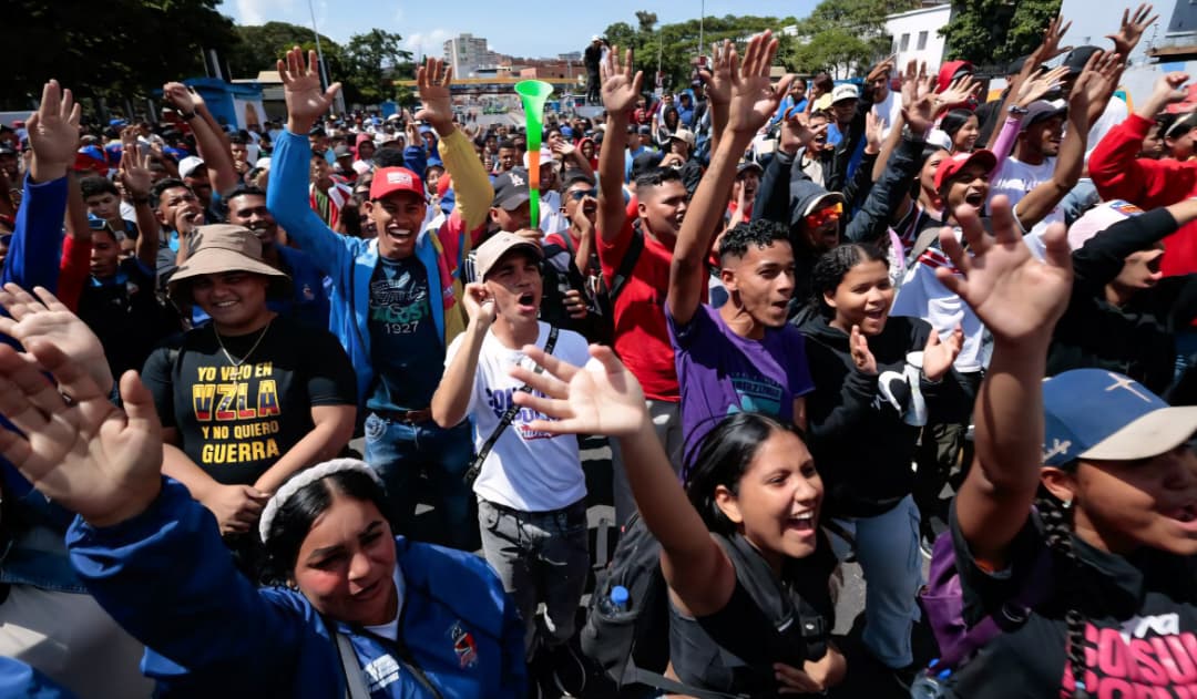 Miles de jóvenes marchan para defender la soberanía venezolana