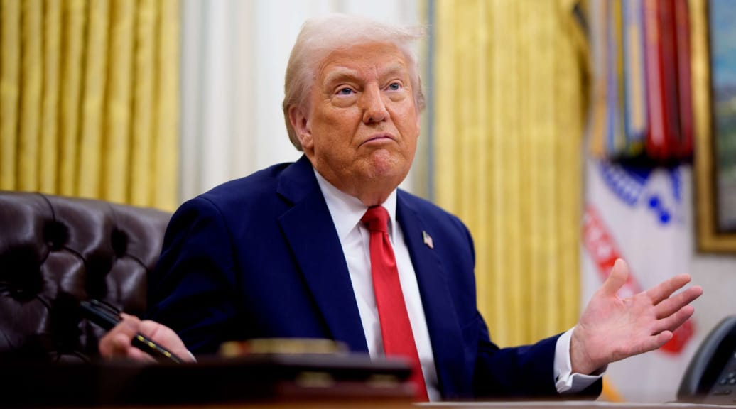 ¿Qué está hundiendo la aprobación de Trump?