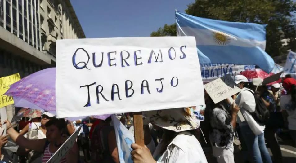 Números que alarman: el mercado laboral argentino en caída libre