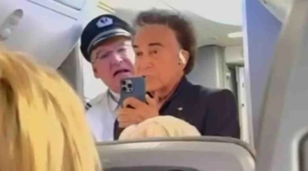 Lo bajaron del avión: El Puma se enfrentó a un tenso momento aéreo