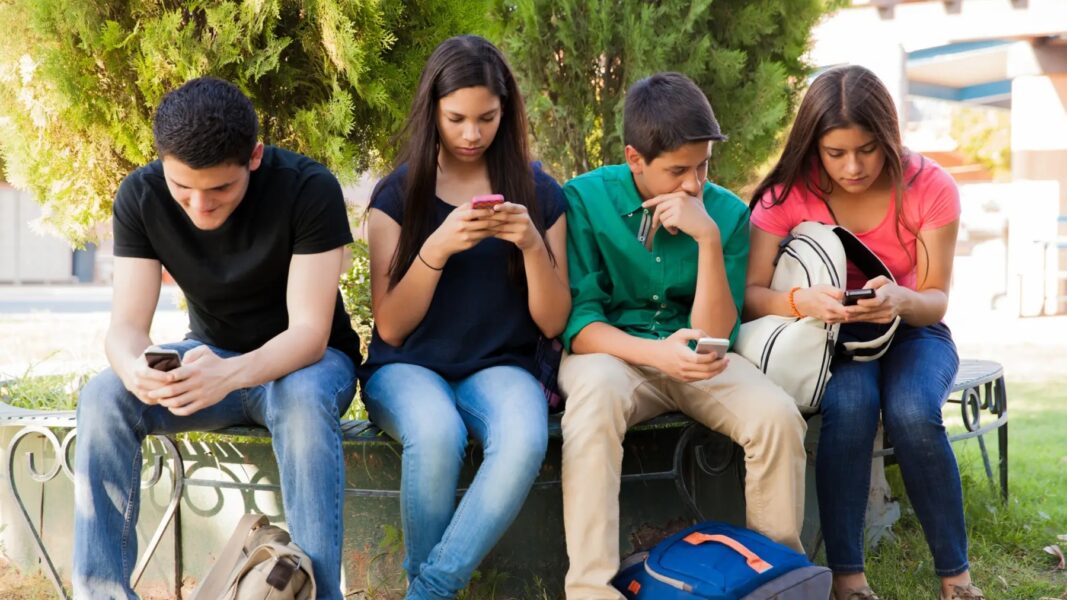 Redes sociales bajo control: Dinamarca impone nueva restricción a jóvenes