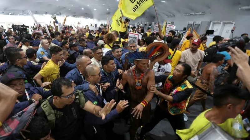 Indígenas protestan en la COP30