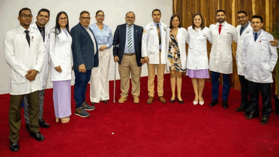 La UCV gradúa una nueva cohorte de cardiólogos