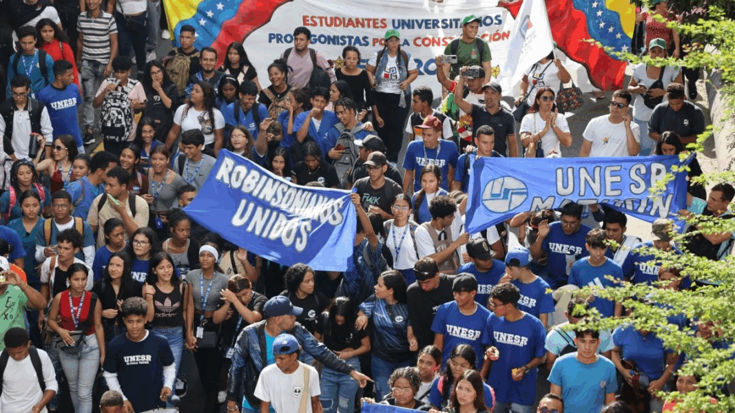La juventud toma Caracas bajo la consigna «No war, yes peace»