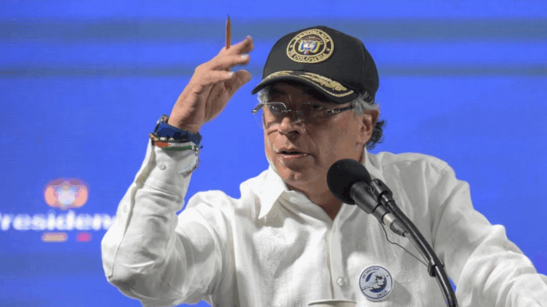 Petro sobre amenaza de EE.UU. : «Debe haber vuelos normales a todos los países»