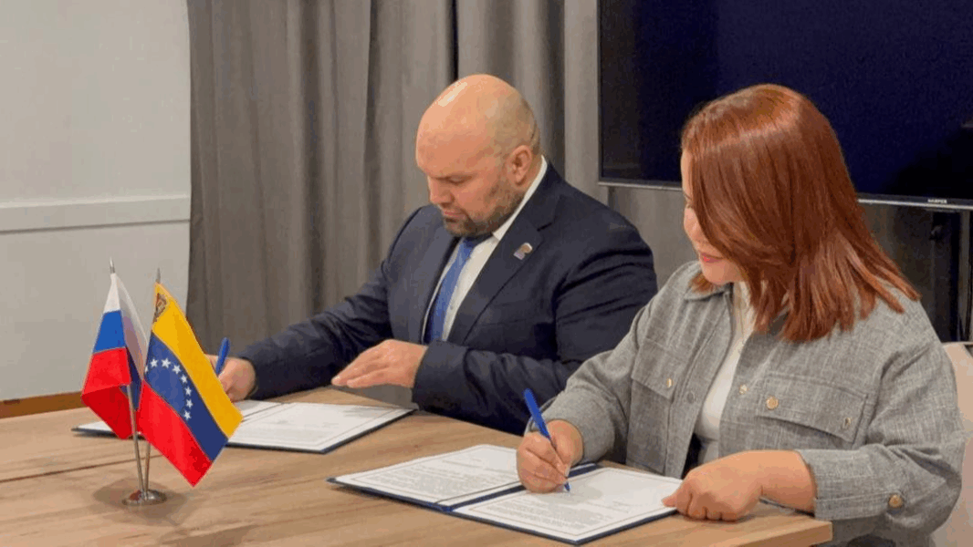 Jóvenes de Rusia y Venezuela se unen para impulsar un mundo multipolar