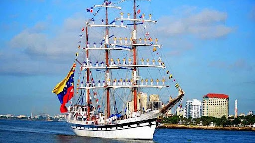 Buque Escuela Simón Bolívar llega a la celebración de La Chinita