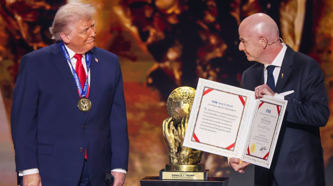 Insólito: FIFA premia a Trump con el “premio de la paz”