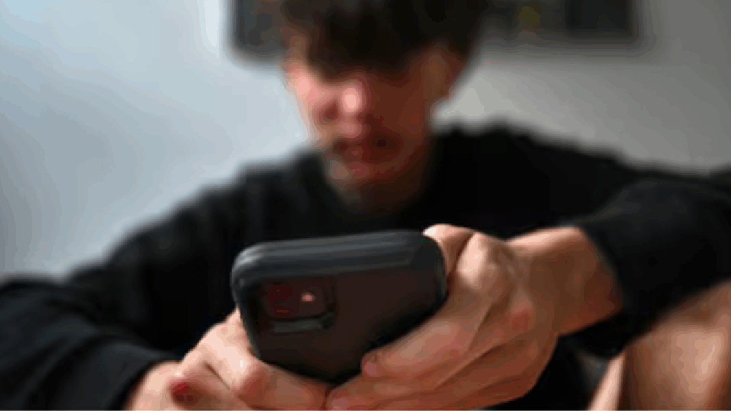 Australia activa primera ley que prohíbe redes sociales a menores de 16 años