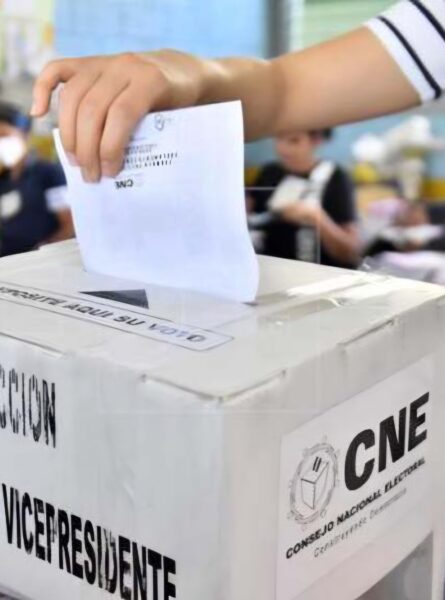 Consejero del CNE de Honduras denuncia injerencia de Trump