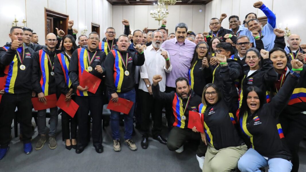 Maduro exalta la hermandad Cuba-Venezuela durante condecoración a brigada internacional