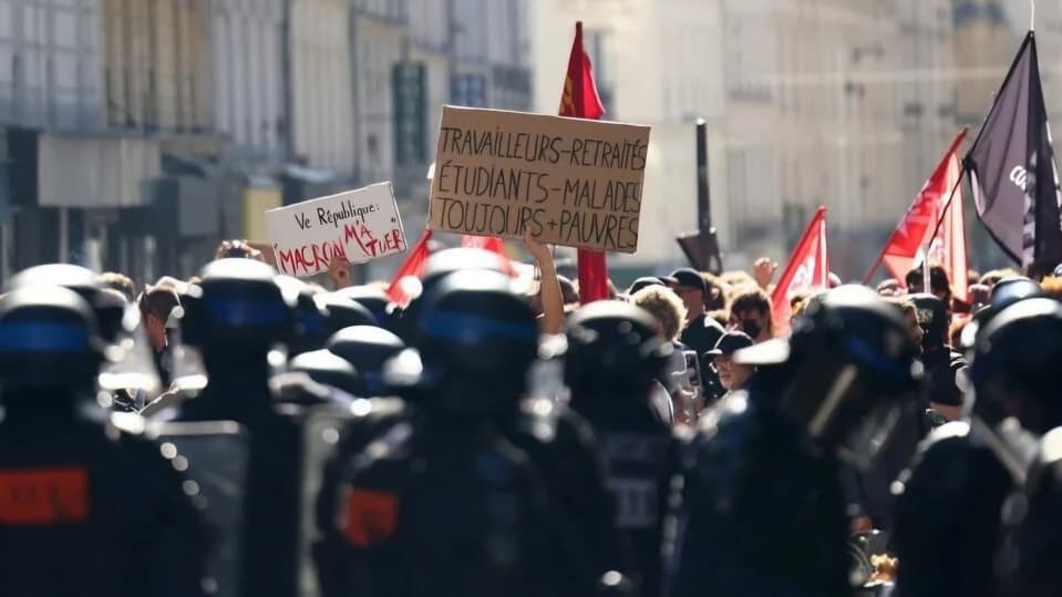 Millones contra Macron: el país que desafía los recortes