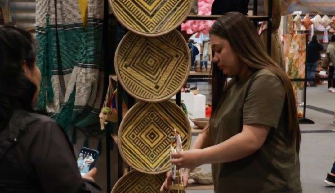 Venezuela lleva su arte hecho a mano a la Expoartesanías 2025 en Bogotá
