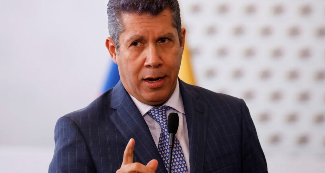 Henri Falcón se suma al rechazo político contra la presión de Washington