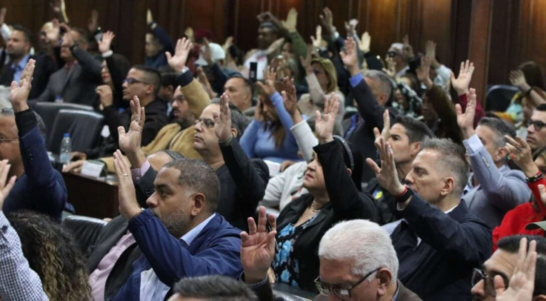 Parlamento venezolano reafirma control sobre recursos naturales y territorio nacional