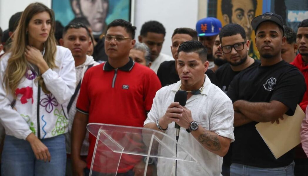 Migrantes venezolanos denuncian torturas y abusos en el CECOT