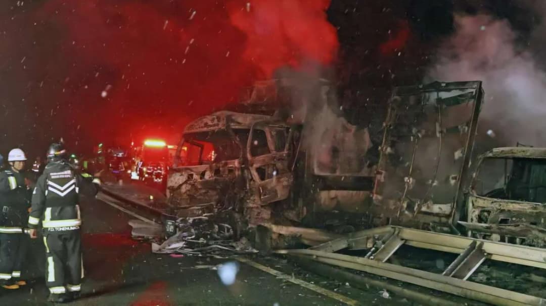 Tragedia en Tokio: choque en cadena afecta a decenas de vehículos