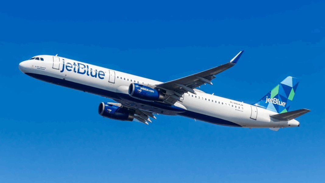 Avión militar de EE.UU. a punto de colisionar con vuelo comercial en el Caribe