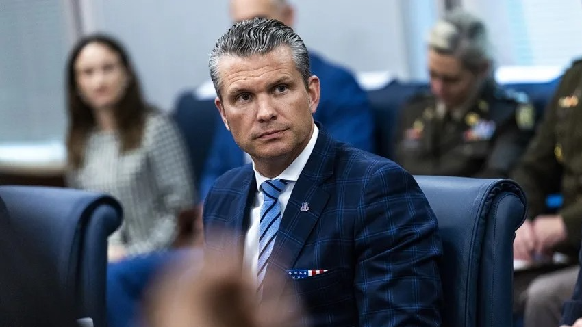 Exigen renuncia de Pete Hegseth en el Pentágono